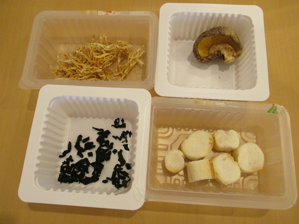 ☆食育～乾物もどし～、室内遊びのようす☆
