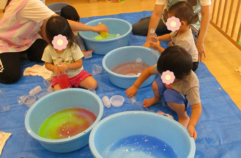 ☆色水遊びのようす☆